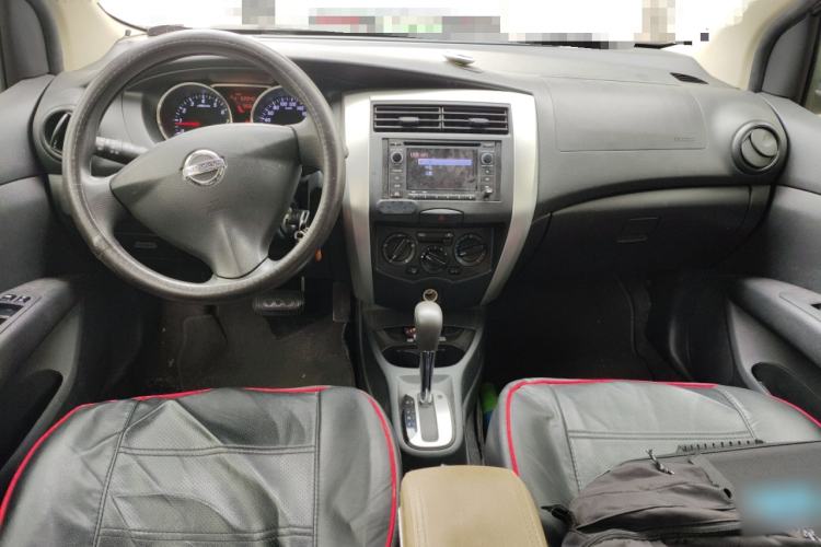 Used Nissan Livina 2013 1.6XE CVT Comfort Edition Center Console