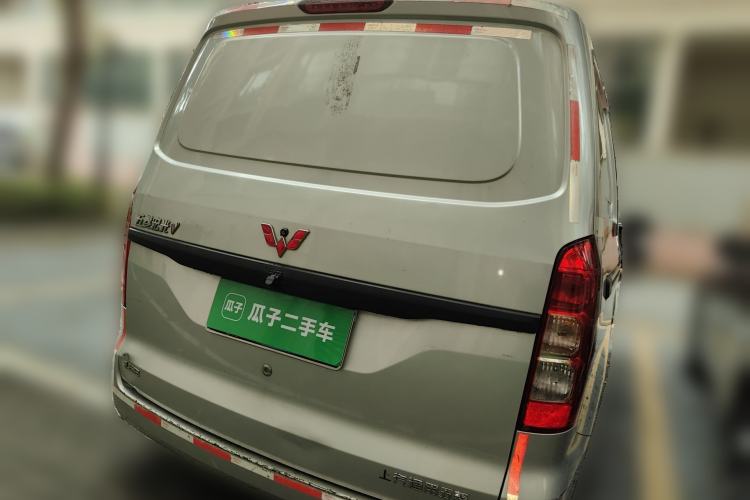 Used Wuling Hongguang V 2022 1.5L Jingqu Edition Enclosed-Window Vehicle with Hydraulic Power Steering LAR Rear