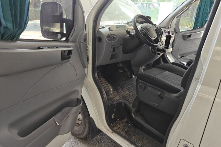 Used SAIC MAXUS Xintu V80 2021 2.0T AMT Classic Aoyuntong Short Wheelbase Mid-Roof 5/6-Seater
