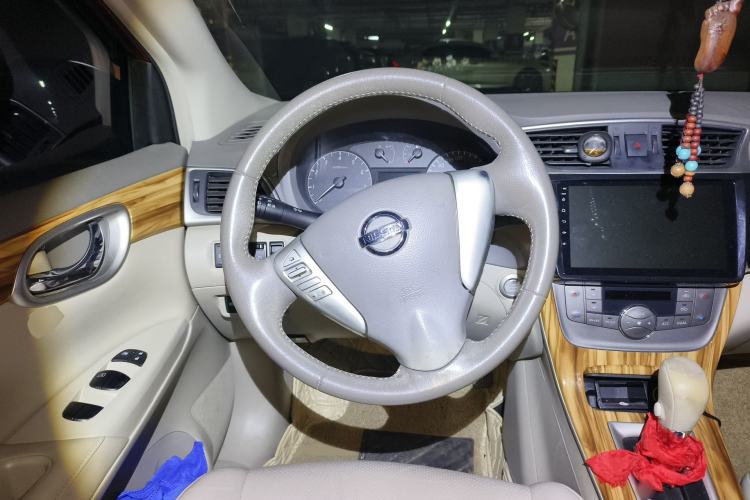 Used Nissan Sylphy 2014 1.6XV CVT Deluxe Edition Steering Wheel