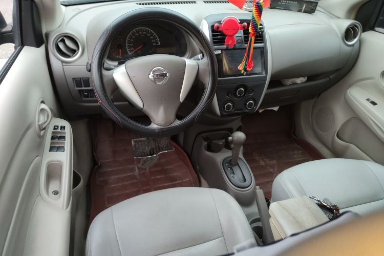 Used Nissan Sunny 2015 1.5XE CVT Master Edition Center Console