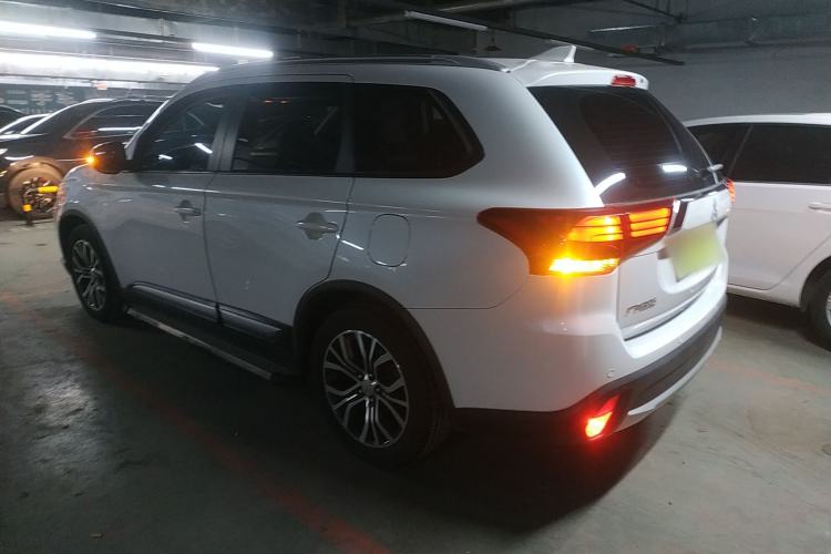 Used Mitsubishi Outlander 2018 2.0L Two-Wheel Drive Glory Edition 5 Seats
