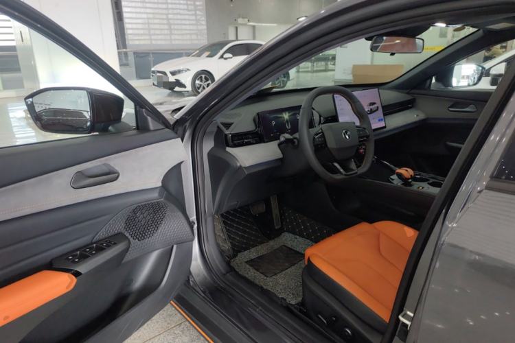 Used CHANGAN UNI-V 2025 Model Third-Generation 2.0T Dynamic Edition
