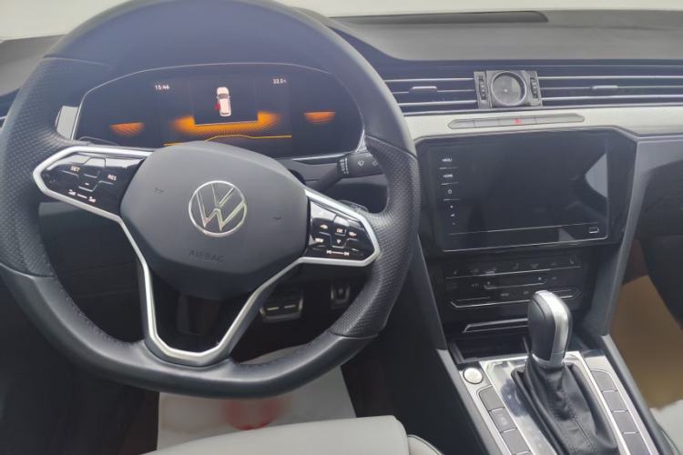 Used Volkswagen Magotan 2023 2 Million Units Limited Edition 330TSI DSG Leading Version Interior 3