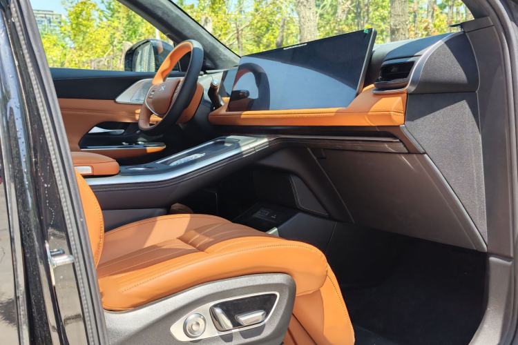 Used XPeng G9 2025 625 Long-Range Max Interior 1