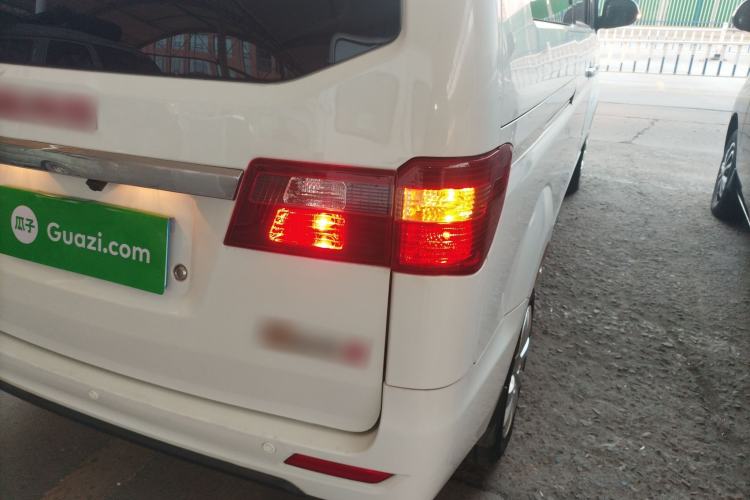 Used Jinbei Gold Hiace M Classic 2022 1.5L Engineering Lion Passenger Van 7 Seats