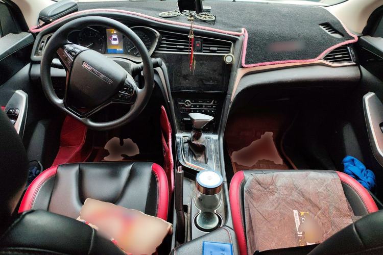 Used Venucia D60 2018 1.6L CVT Smart Connect Elite Edition Center Console