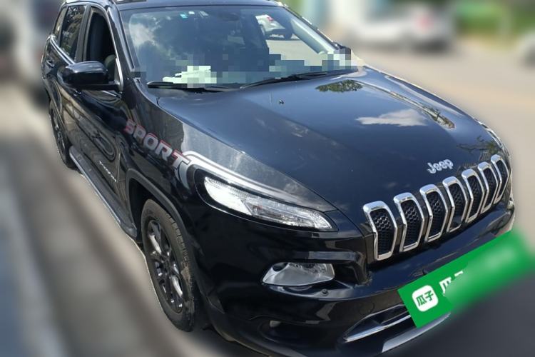Used Jeep Cherokee 2020 2.0L Two-Wheel Drive Classic Sports Edition Front Right 45 Deg