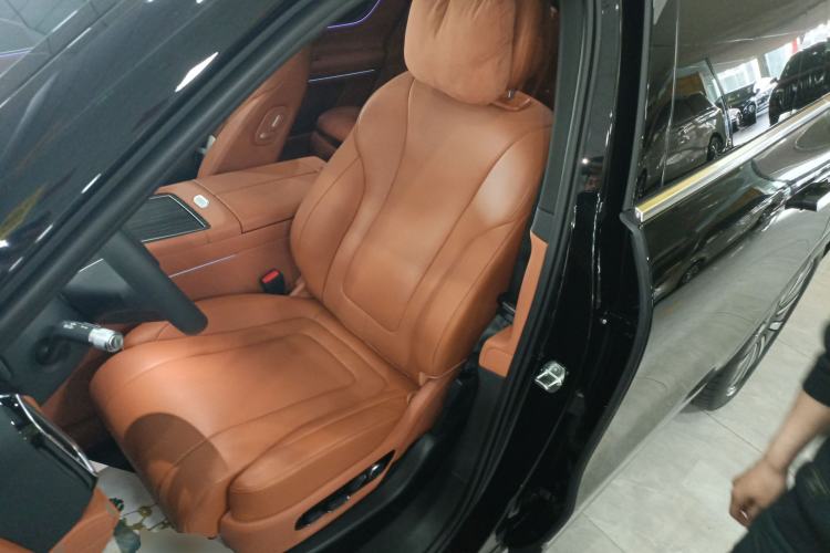 Used Hima AITO M9 2025 Extended-Range Max Version 52 kWh 6-Seater Edition Left Front Seat