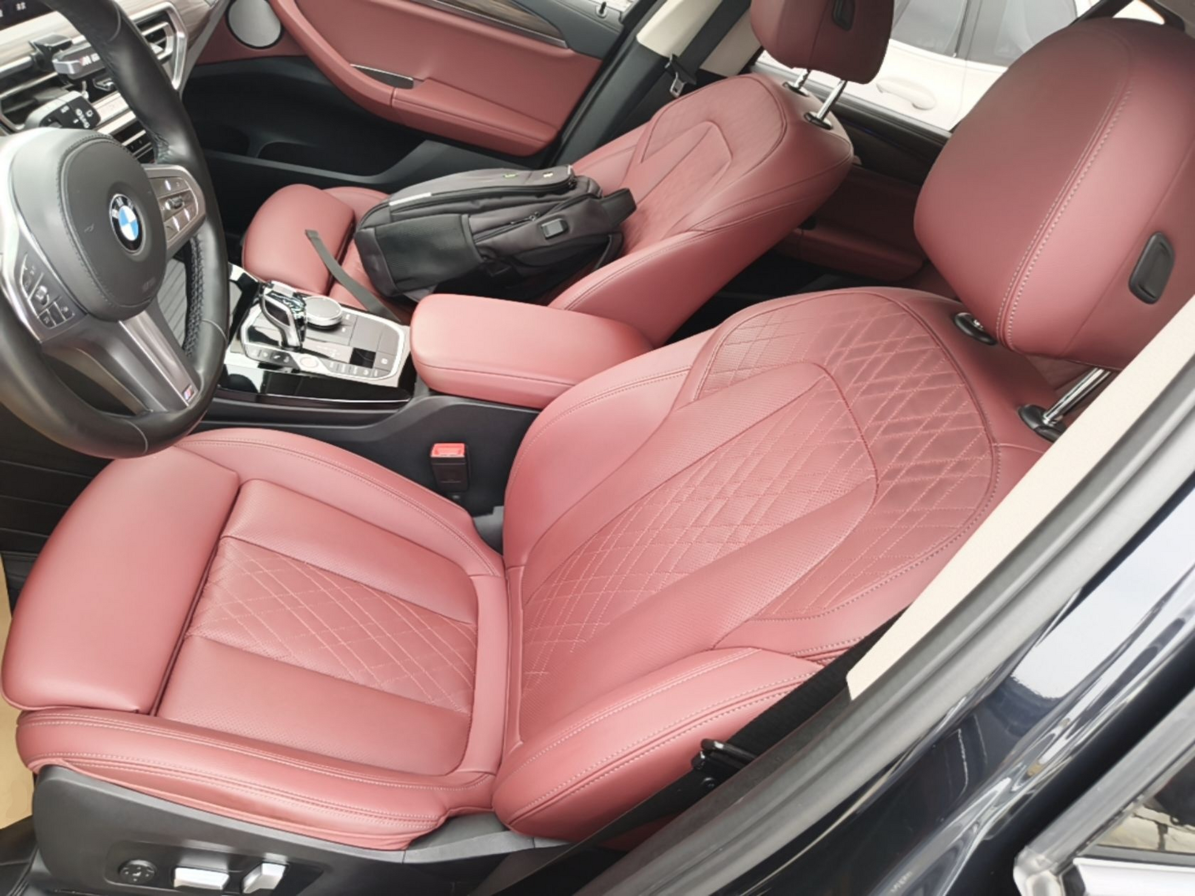 Vordere Reihe im Auto