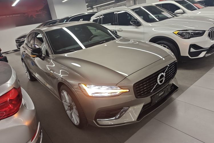 Used Volvo S60 New Energy 2020 T8 e-Drive Hybrid All-Wheel Drive Smart Luxury Edition Front Right 45 Deg