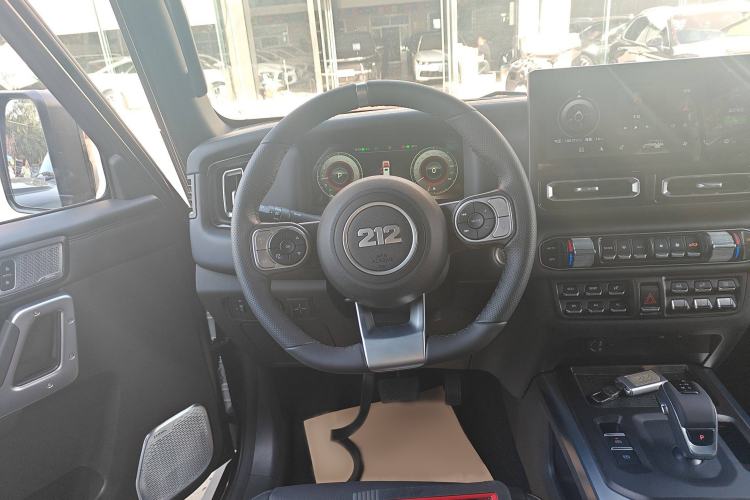 Used 212 T01 2024 2.0T Mechanic
