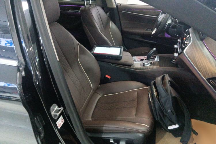 Used BMW 5 Series 2022 Second Facelift 530Li Leading Edition Luxury Package Right Front Seat