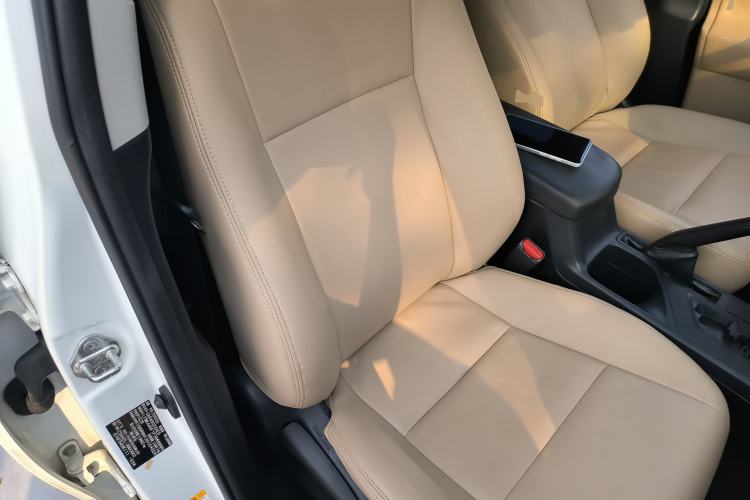 Used Toyota RAV4 2015 2.0L CVT Two-Wheel Drive Urban Edition
