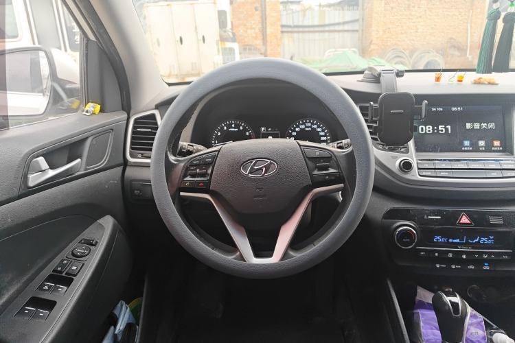 Used Hyundai Tucson 2018 1.6T Dual-Clutch Two-Wheel Drive 15th Anniversary Special Edition