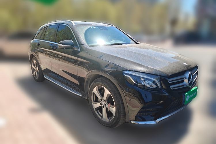 Used Mercedes-Benz GLC 2017 GLC 260 4MATIC Luxury Model Front Right 45 Deg