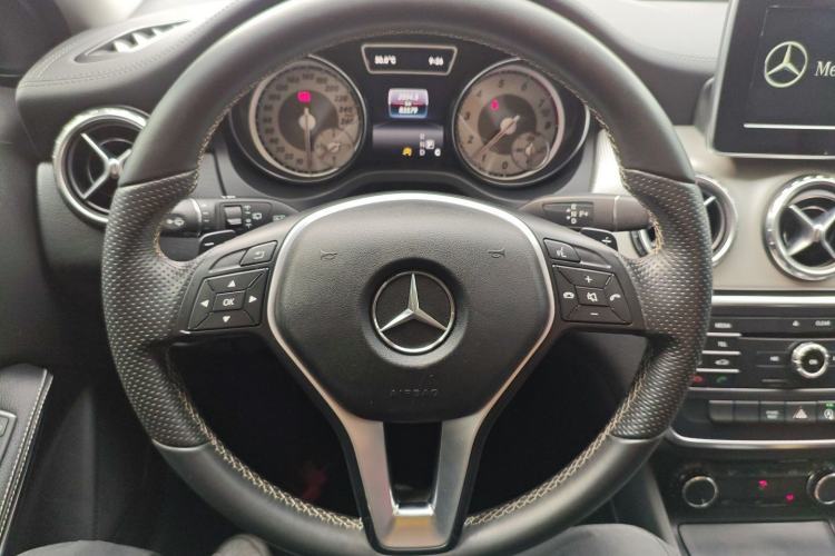 Used Mercedes-Benz GLA 2016 GLA 200 Fashion Model Steering Wheel