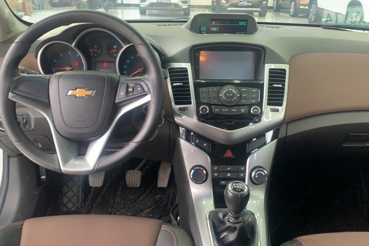 Used Chevrolet Cruze 2013 Hatchback 1.6L Manual Luxury Model
