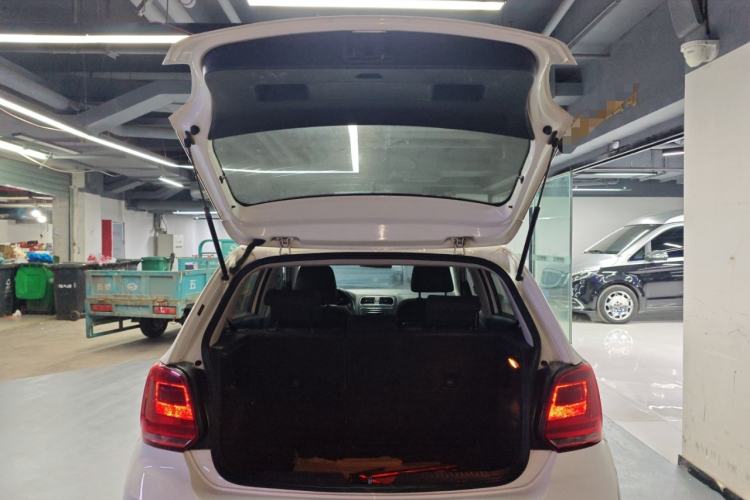 Used Volkswagen Polo 2016 1.6L Automatic Comfort Model Trunk