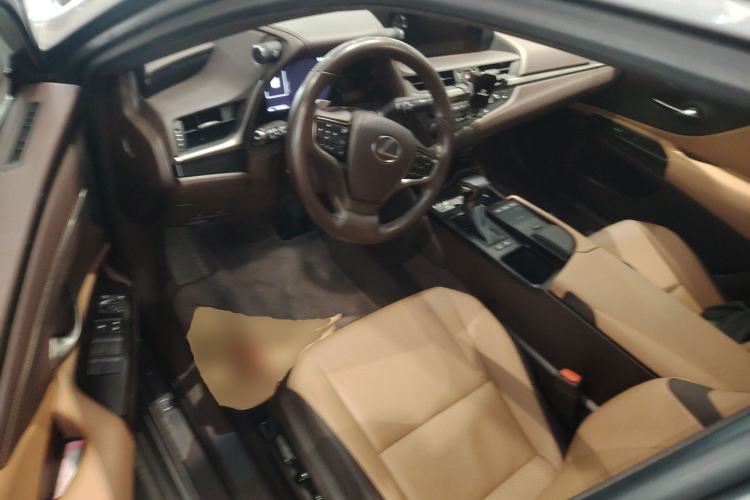 Used Lexus ES 2020 300h Premier Edition