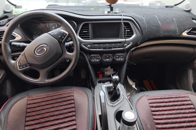 Used GAC Trumpchi GS4 2017 235T Manual Two-Wheel Drive Luxury Edition Center Console