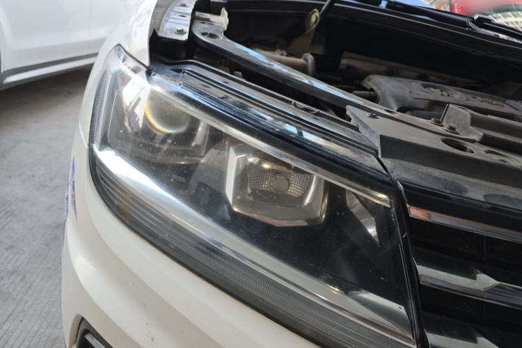 Used Volkswagen Tiguan L 2017 330TSI Automatic Two-Wheel Drive Luxury Edition Right Front Headlight