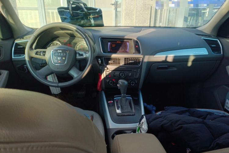 Used Audi Q5 2012 2.0TFSI Technology Model Center Console