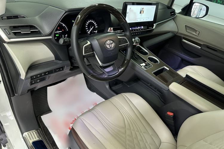 Used Toyota SIENNA 2023 2.5L Hybrid Comfort Edition Left Front Seat
