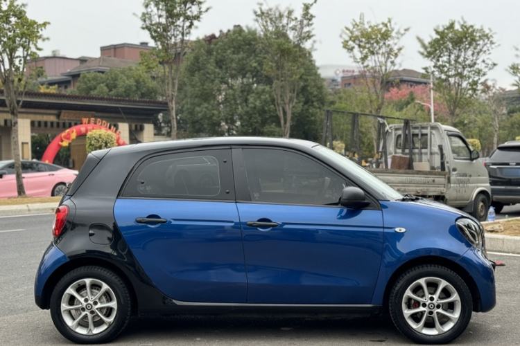 Used smart forfour 2018 1.0L 52 kW Dynamic Edition
