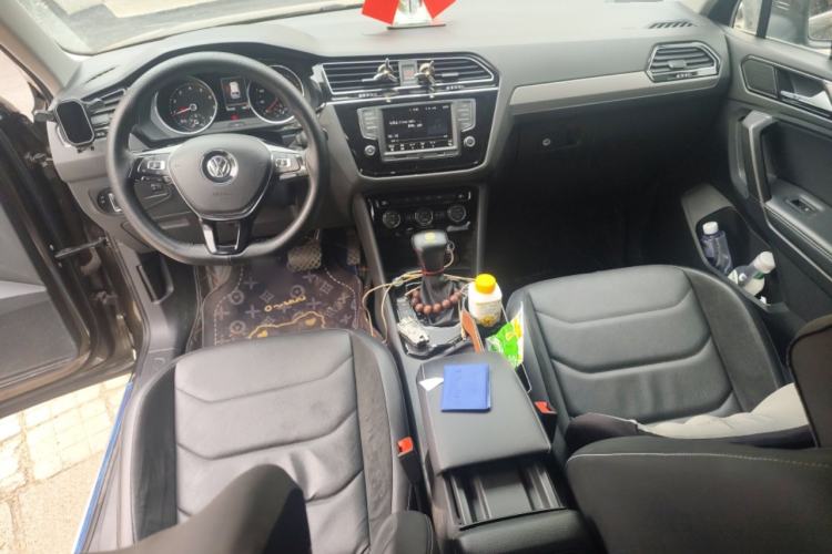 Used Volkswagen Tiguan L 2017 330TSI Automatic Two-Wheel Drive Comfort Edition Center Console