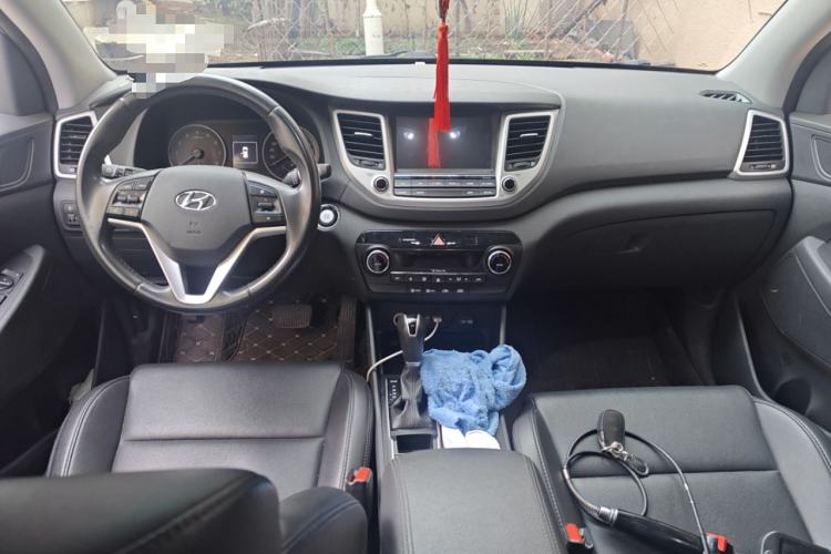 Used Hyundai Tucson 2015 1.6T Dual-Clutch Two-Wheel-Drive Smart Model Center Console