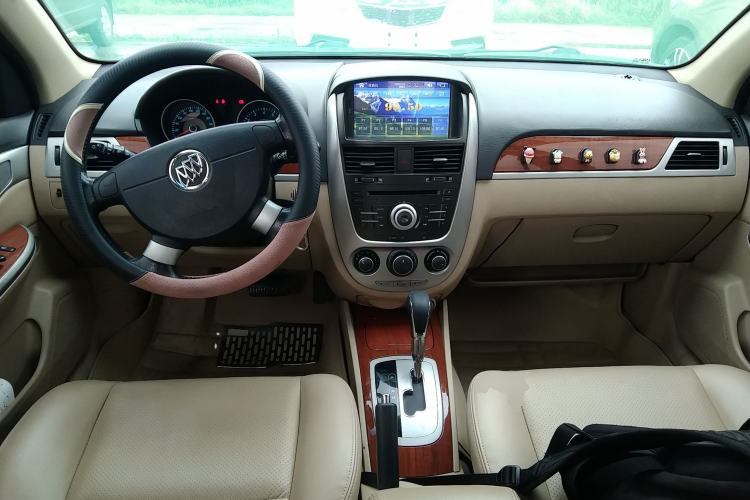 Used Buick Excelle 2013 1.5L Automatic Luxury Model Center Console