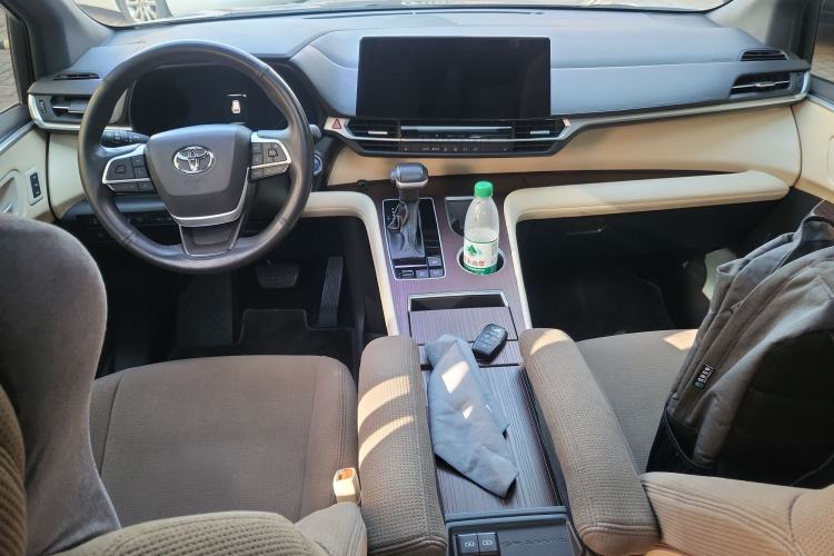 Used Toyota Granvia 2023 2.5L Hybrid Prestige PLUS Edition Center Console