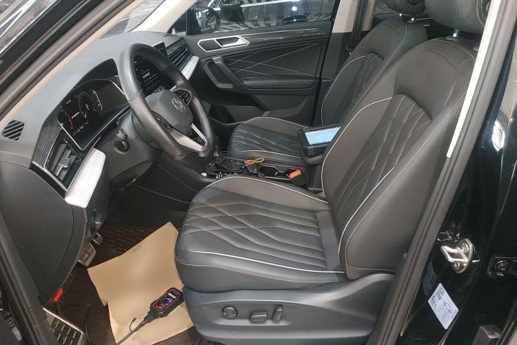 Used Volkswagen Tiguan L 2023 Restyled 330TSI Automatic Two-Wheel Drive R-Line Enhanced Comfort Version Left Front Seat