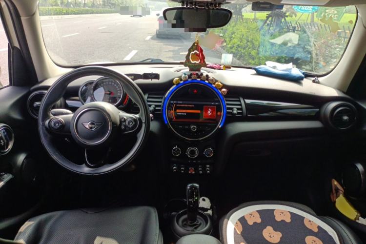 Used MINI 2019 1.5T COOPER Classic Edition Five-Door Version Center Console