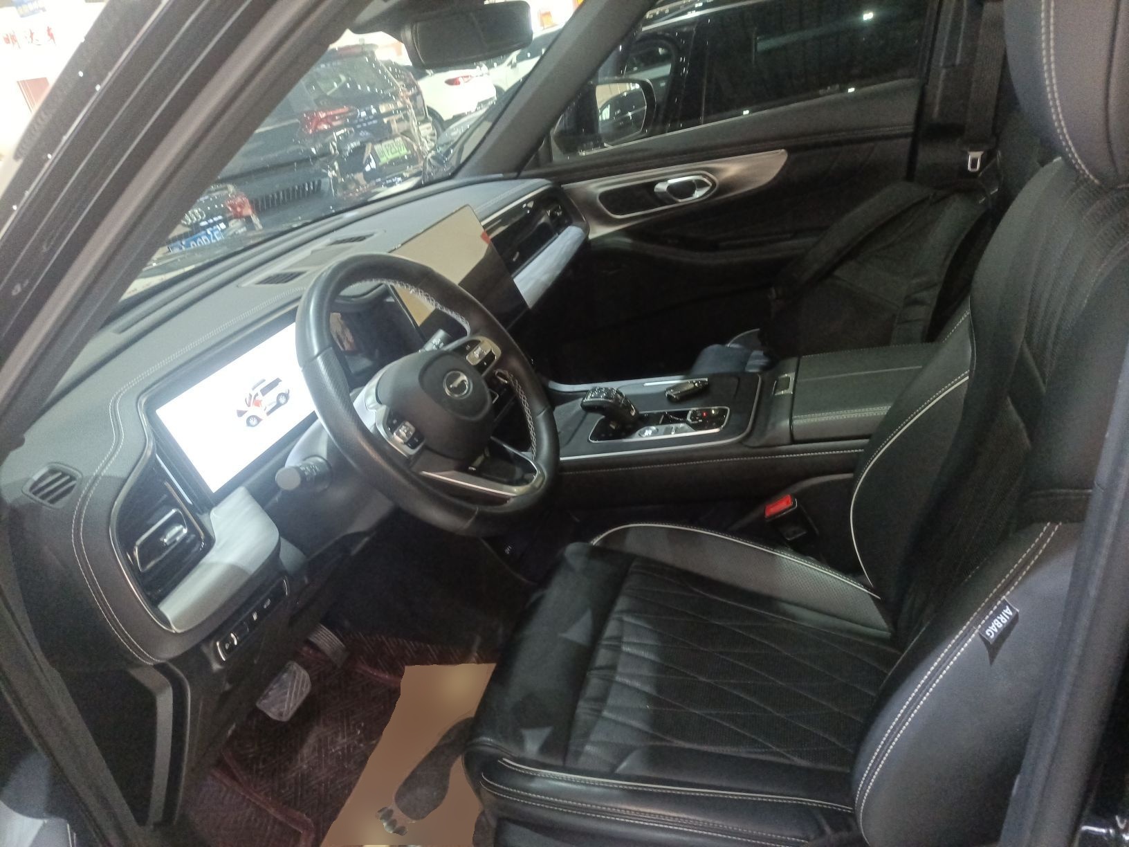 المقاعد الأمامية داخل السيارة