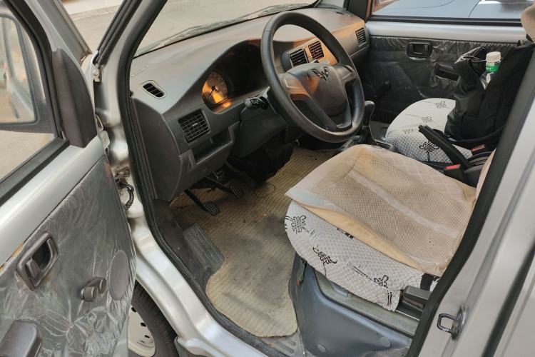 Used Wuling Rongguang Small Truck 2017 1.5L Double-Cab Basic Version L3C Driver Seat
