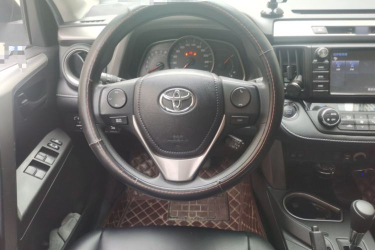 Used Toyota RAV4 2019 2.0L CVT Two-Wheel Drive Luxury Version China VI Standard