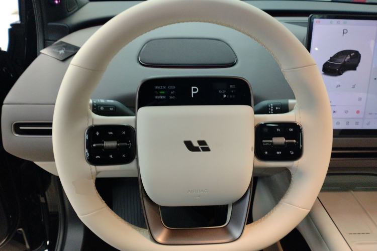 Used Li Auto i6 2025 Model Four-Wheel-Drive Standard Type Steering Wheel