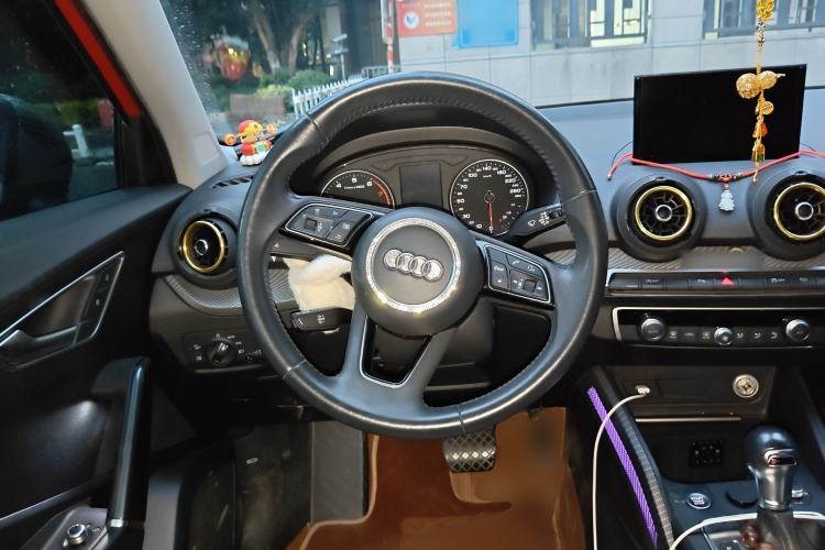 Used Audi Q2L 2021 35 TFSI Fashionable and Elegant Model Steering Wheel