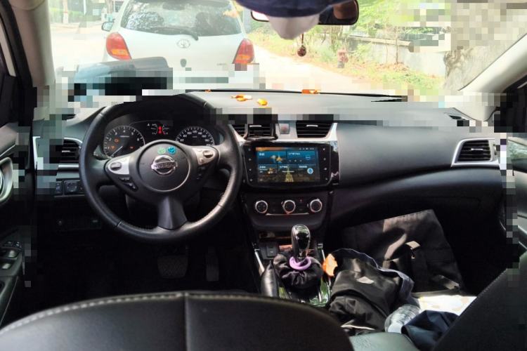Used Nissan Sylphy 2019 1.6XV CVT Smart Connect Luxury Edition China VI Standard Center Console