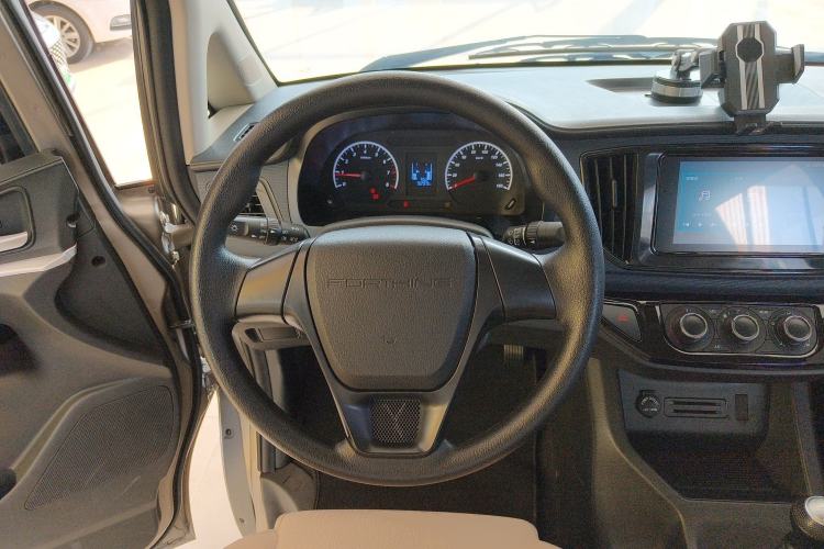 Used FORTHING Lingzhi 2023 M5L 1.6L Base Model 7 Seats Steering Wheel