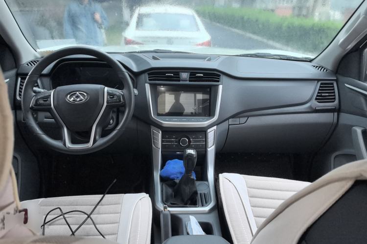 Used SAIC MAXUS T60 2017 2.4L Gasoline Manual Transmission Two-Wheel Drive High Ground Clearance Comfort Edition Standard Cabin Center Console