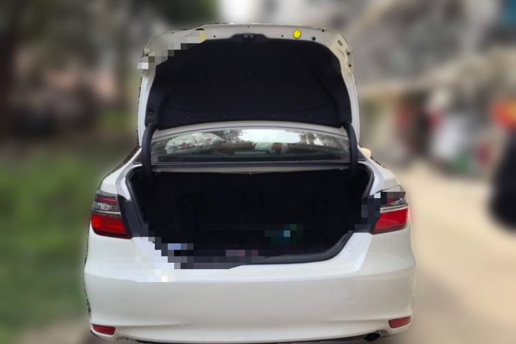 Used Toyota Camry 2015 2.0G Premier Edition Trunk