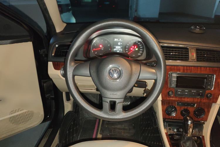 Used Volkswagen Lavida 2013 1.6L Automatic Comfort Edition Steering Wheel