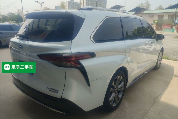 Used Toyota SIENNA 2023 2.5L Hybrid Platinum Edition
