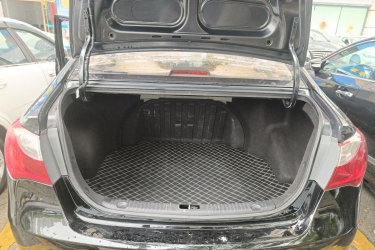 Used Hyundai Celesta 2015 1.6L Manual Comfort Model Trunk