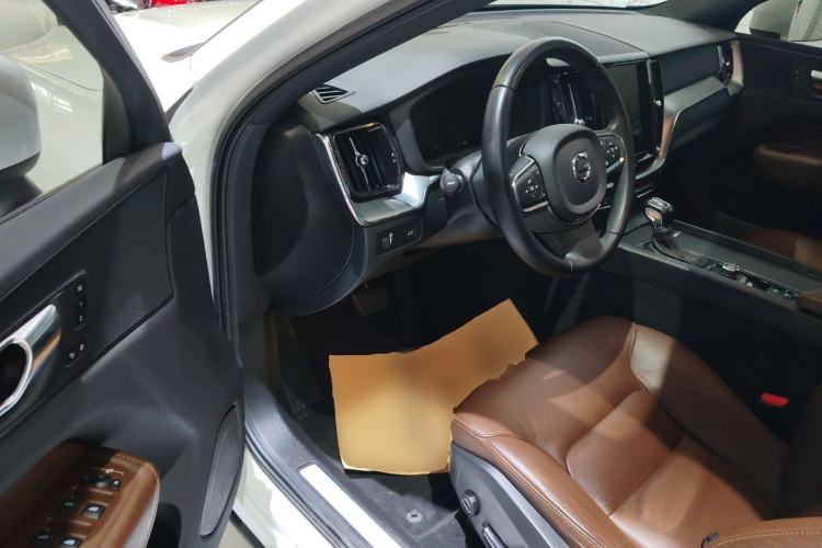 Used Volvo XC60 2021 T5 4x4 Smart Luxury Edition