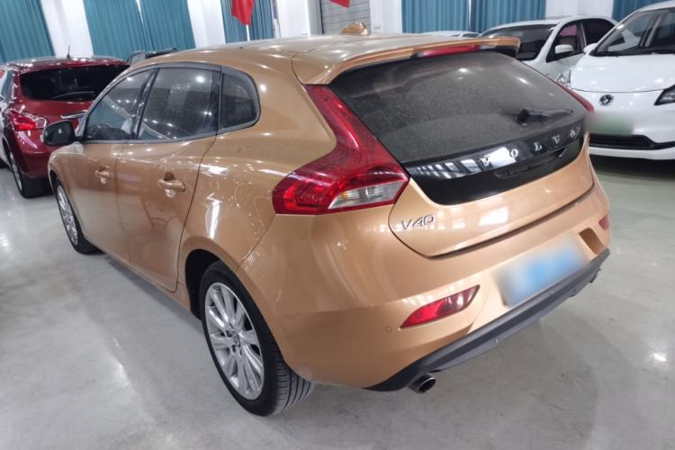 Used Volvo V40 2013 2.0T Zhiyi Edition
