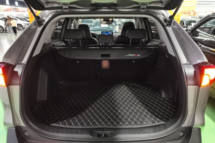 Used Toyota RAV4 2021 2.0L CVT Two-Wheel Drive Prestige Edition Trunk